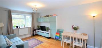 Flat to rent in Anerley Park, London SE20