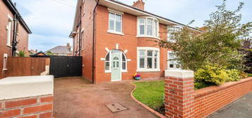 6 bedroom semi-detached house for sale