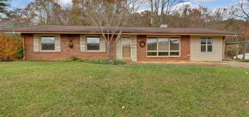 167 Charleston St, Weber City, VA 24290