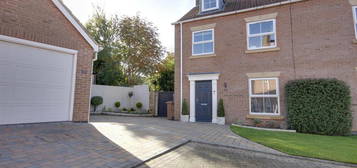 4 bed semi-detached house for sale