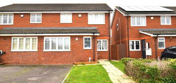 3 bed semi-detached house to rent