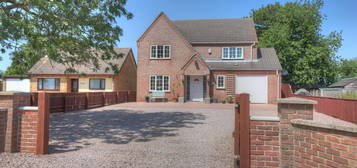 4 bed detached house for sale