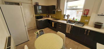 4 bedroom terraced house to rent