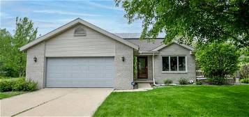 3046 Yarmouth Greenway Dr, Fitchburg, WI 53711