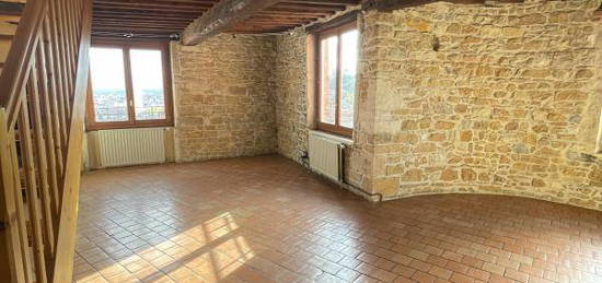 Location - Appartement - 2 pièces + cuisine - 71,75 m² - 1