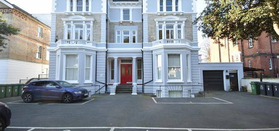 Flat to rent in Upper Maze Hill, St. Leonards-On-Sea TN38