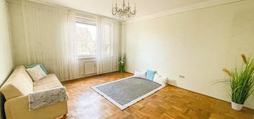 Großes Entwicklungspotenzial: Wohnung inkl. Loggia&amp; Stellplatz!