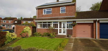 3 bedroom link detached house for sale