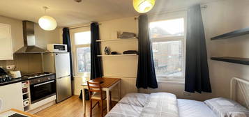 Studio to rent in Kenworthy Road, Homerton E9