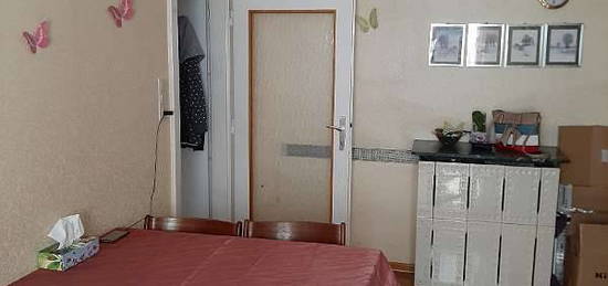 Privat! 2 Zimmerwohnung zu vermieten