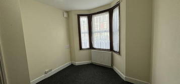 2 bedroom maisonette