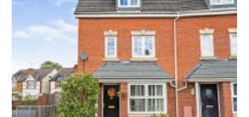 4 bed end terrace house for sale