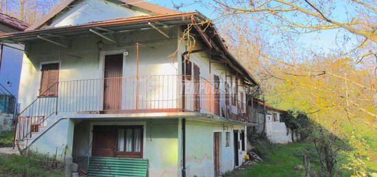 CASA SEMINDIPENDENTE CON TERRENO ANNESSO!