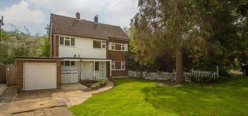 5 bedroom detached house