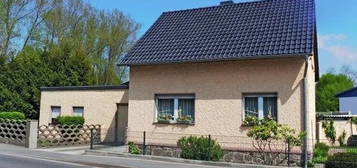 Freistehendes Einfamilienhau smit Loggia und Garage