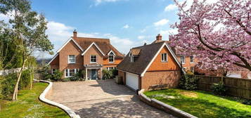 6 bedroom detached house for sale