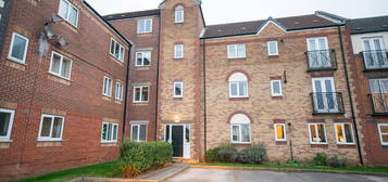 Flat to rent in Axholme Court, Hull HU9