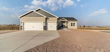 960 E Keymar Dr, Pueblo West, CO 81007