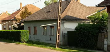 Kondoros központjában (Széchenyi utca) családi ház eladó