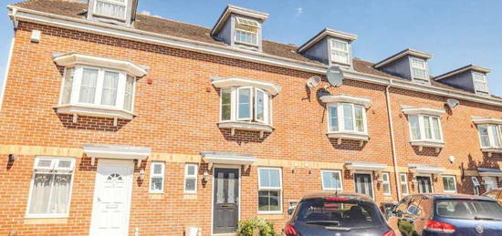 Terraced house for sale in Uxbridge Road, Slough SL2