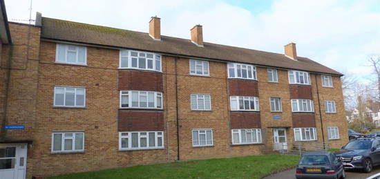 Flat to rent in Enfield Road, Enfield EN2