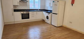 Flat to rent in Chapel Street, Woking GU21