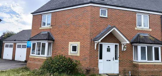 3 bed semi-detached house to rent