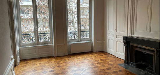 Location grand F2 77 m2 Immeuble Haussmannien Cours Gambetta Lyon 03