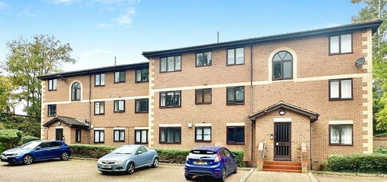 Flat for sale in Winston Close, Greenhithe, Kent DA9