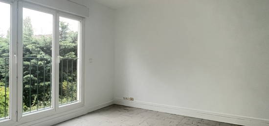 Studio  à louer, 1 pièce, 28 m², Étage 1/3