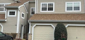 104 Carriage Ln #144, Plainview, NY 11803