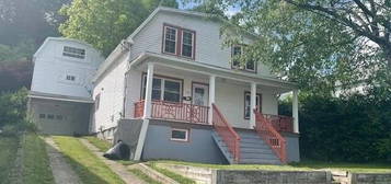 117 7th St, Blakely, PA 18447