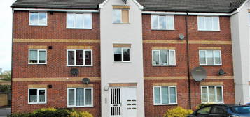 Flat to rent in Fenman Gardens, Goodmayes, Ilford IG3