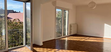 Appartement  à louer, 4 pièces, 2 chambres, 133 m²