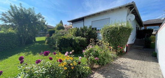 Gemütliches Einfamilienhaus mit schönem Garten in bester Lage von