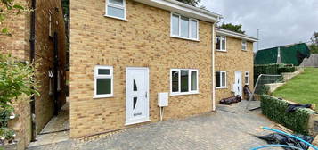 3 bedroom semi-detached house to rent