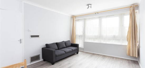 Flat to rent in Bloemfontein Road, London W12