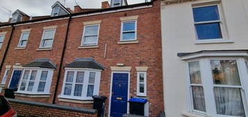 6 bedroom terraced house