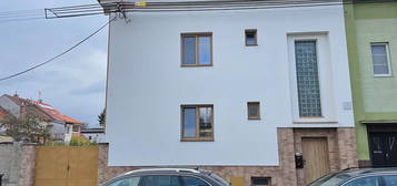 Pronájem bytu 3+kk 75 m²