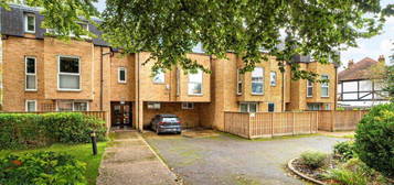 Flat for sale in Twickenham Road, Teddington TW11