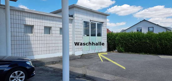 Halle, unbeheizt trocken 225 m², kleine Wohnung