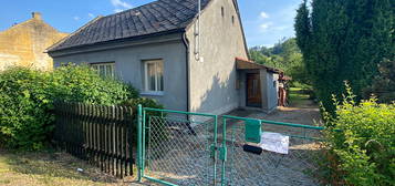 Prodej rodinného domu 187 m², pozemek 1 479 m²