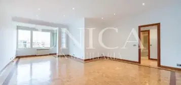 Apartamento en calle de R&#xED;os Rosas