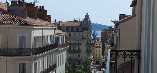 TOULON-PROCHE GARE- 2 PIECES  AVEC ASCENSEUR ET CAVE