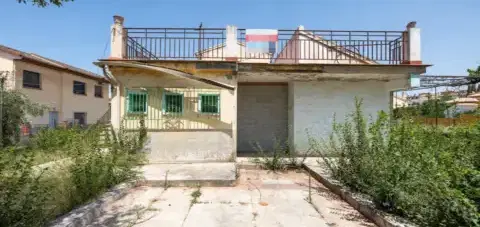 Chalet en calle de la Virgen del Rosario