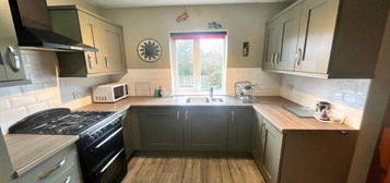 3 bed semi-detached house to rent