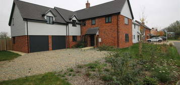 5 bedroom detached house