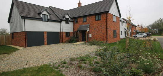 5 bedroom detached house