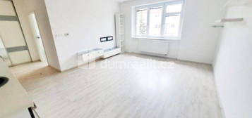 Byt 2+kk, 46 m², Ve struhách, Praha