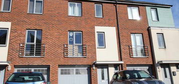 6 bedroom terraced house